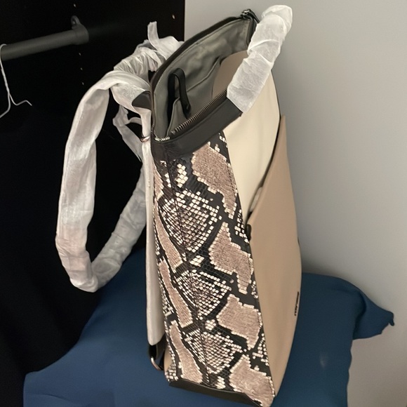 Convertable Luxury Backpack - Picture 3 of 3